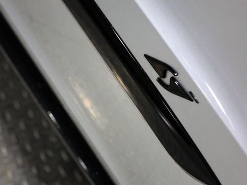 Used 2022 Bentley Bentayga image 13