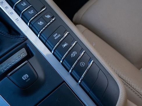 Used 2017 Porsche Macan GTS image 23