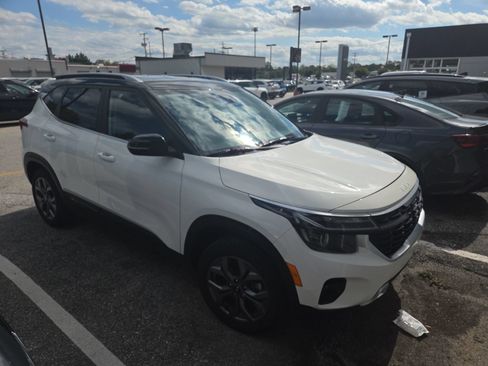 Certified 2024 Kia Seltos S AWD/4WD image 2