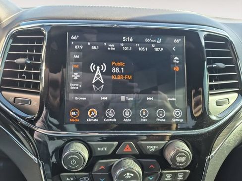 Used 2020 Jeep Grand Cherokee Overland AWD/4WD image 15