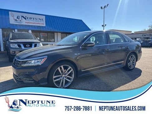 Used 2017 Volkswagen Passat 1.8T R-Line w/ R-Line Lighting Package FWD image 1