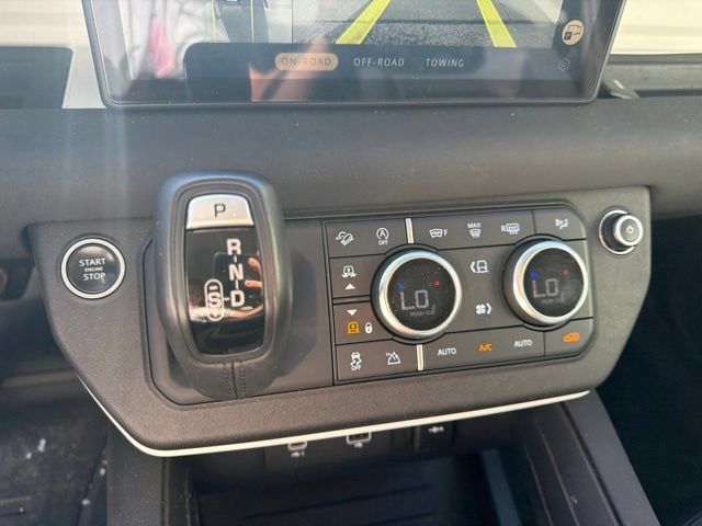 Used 2020 Land Rover Defender 110 SE AWD/4WD image 25