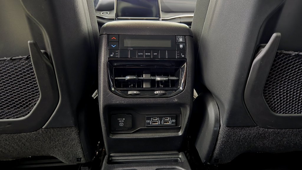 Used 2023 Jeep Grand Cherokee L Limited AWD/4WD image 35