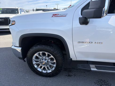 Used 2024 Chevrolet Silverado 2500 LTZ w/ LTZ Convenience Package AWD/4WD image 11