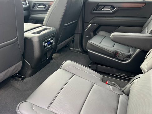 New 2026 GMC Yukon XL Denali w/ Denali Reserve Package image 9