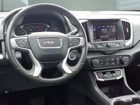 Used 2024 GMC Terrain SLE image 10