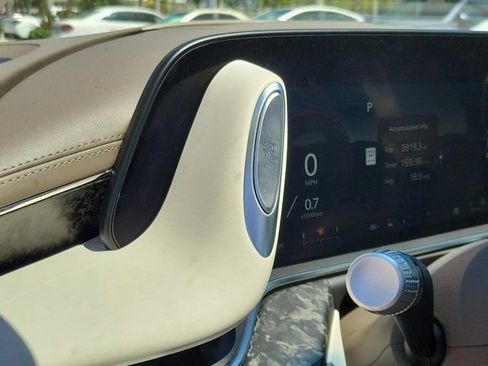 Used 2025 Genesis G90 3.5T AWD/4WD image 25