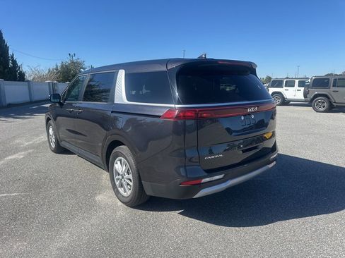 Used 2024 Kia Carnival LX image 8