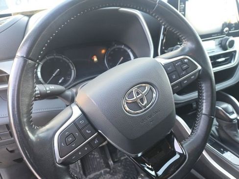 Used 2020 Toyota Highlander XLE image 13