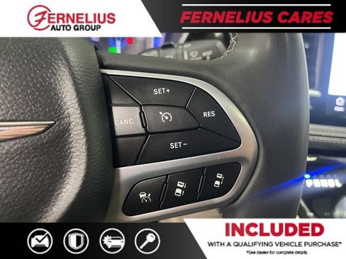 Used 2023 Chrysler Pacifica Limited FWD image 44