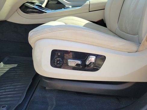Used 2025 BMW X7 M60i AWD/4WD image 31