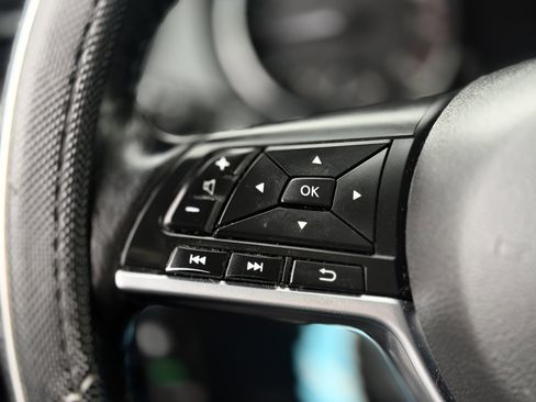Used 2018 Nissan Rogue SL FWD image 29