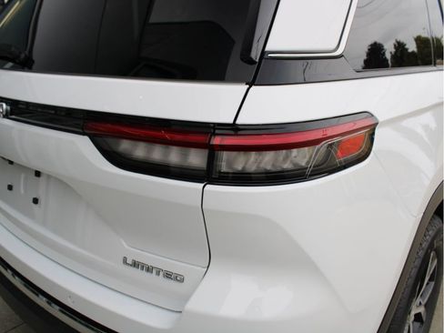 New 2025 Jeep Grand Cherokee Limited w/ Luxury Tech Group II image 40