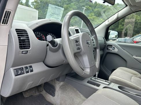 Used 2018 Nissan Frontier SV AWD/4WD image 10