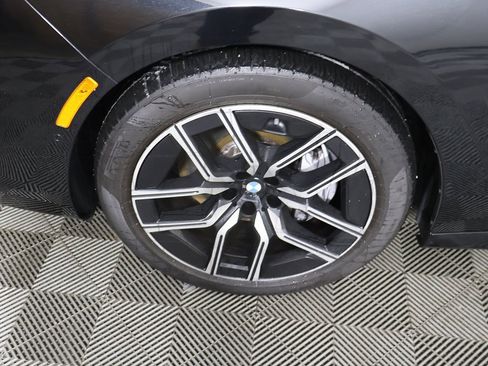 Used 2025 BMW 740i xDrive image 22