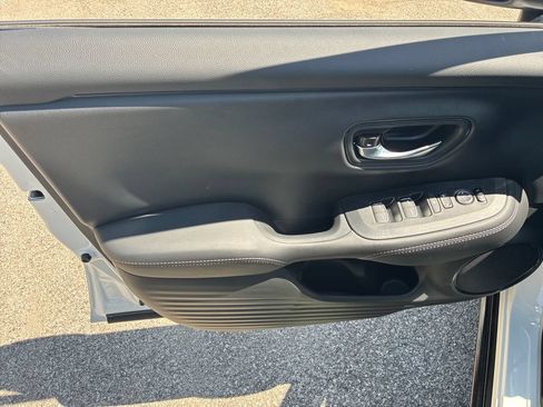 New 2026 Honda HR-V EX-L image 9
