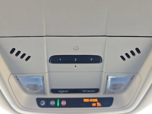 Used 2023 Buick Enclave Essence image 37