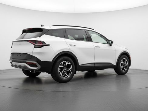 Used 2025 Kia Sportage LX image 9