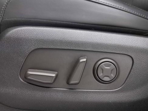 Certified 2025 Kia Carnival EX FWD image 30