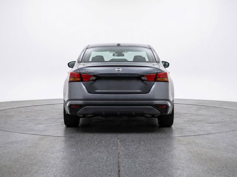 Used 2025 Nissan Altima 2.5 SV FWD image 7