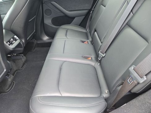 Used 2024 Tesla Model Y Long Range AWD/4WD image 17