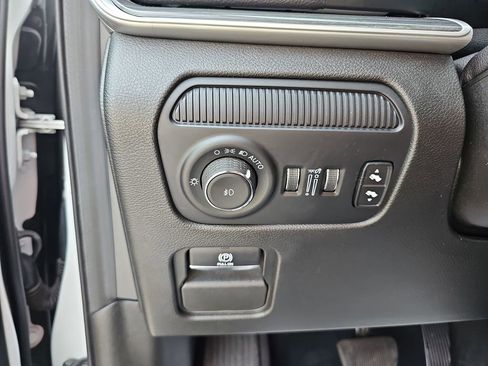 Used 2024 Jeep Wagoneer Series II w/ Flexible Seating Group RWD image 35