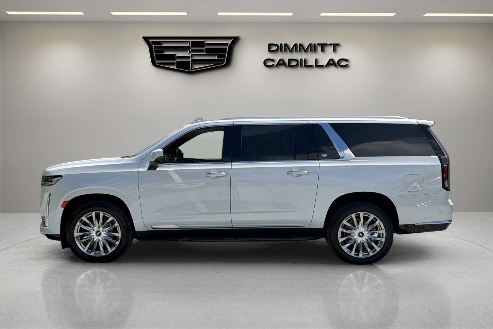 Certified 2023 Cadillac Escalade ESV Premium Luxury w/ LPO, Illumination Package AWD/4WD image 8