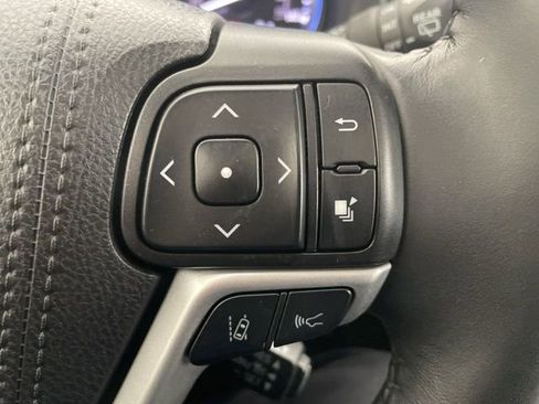 Used 2019 Toyota Highlander XLE image 16