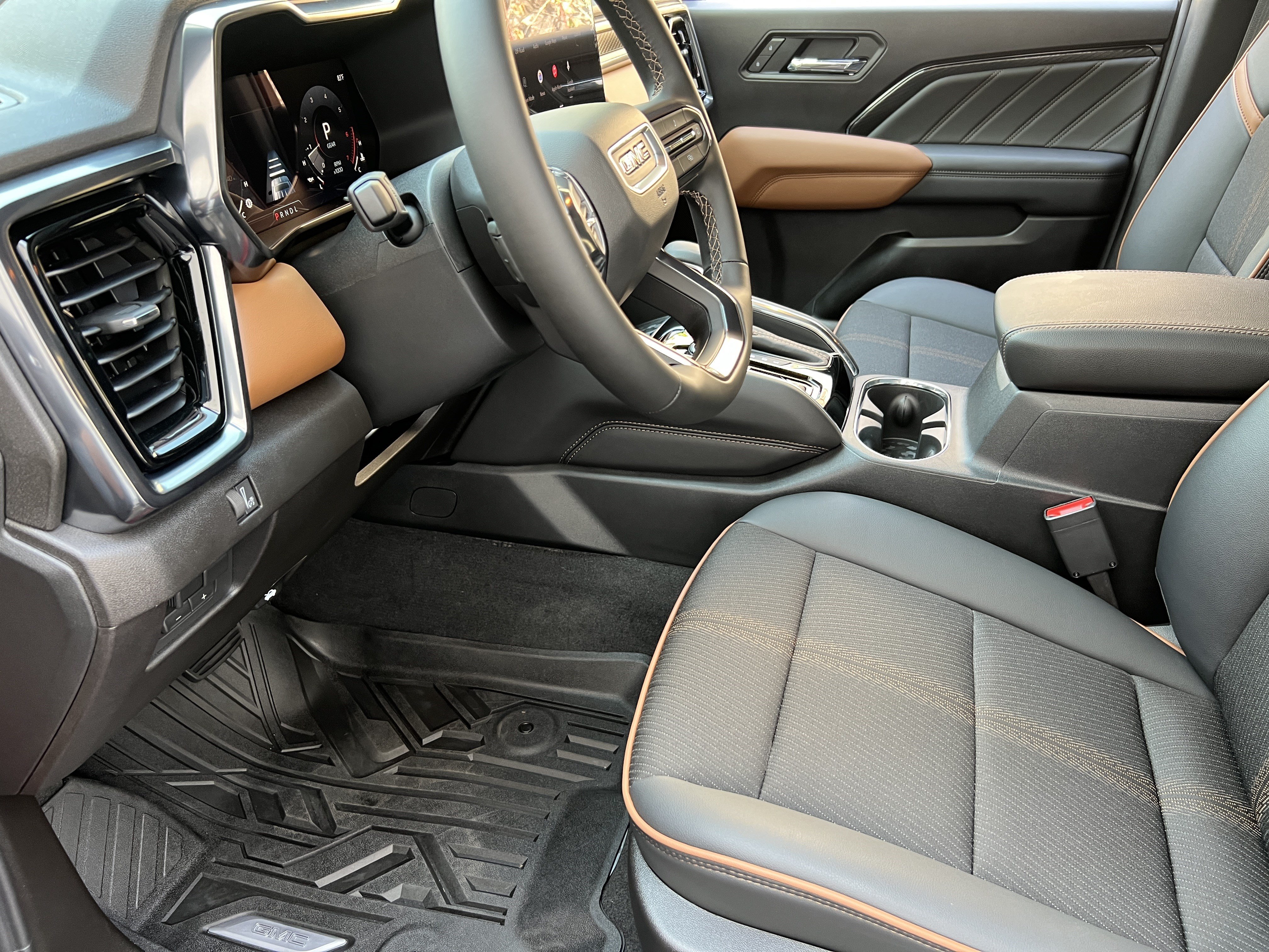 Used 2026 GMC Canyon AT4 w/ Technology Plus Package AWD/4WD image 11
