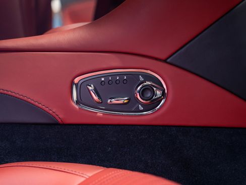Used 2018 Aston Martin DB11 V12 RWD image 38