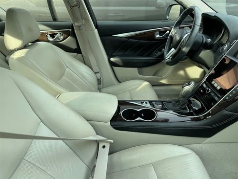 Used 2018 INFINITI Q50 Luxe w/ Sensory Package (Luxe) image 2