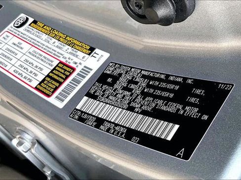 Certified 2024 Toyota Highlander LE FWD image 34