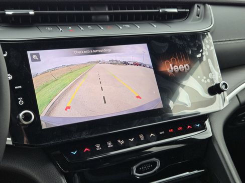New 2026 Jeep Grand Cherokee Limited AWD/4WD image 12