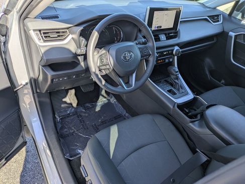 Used 2024 Toyota RAV4 XLE w/ Convenience Package image 9
