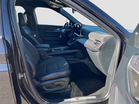 Used 2025 Ford Explorer ST-Line w/ Premium Package image 30