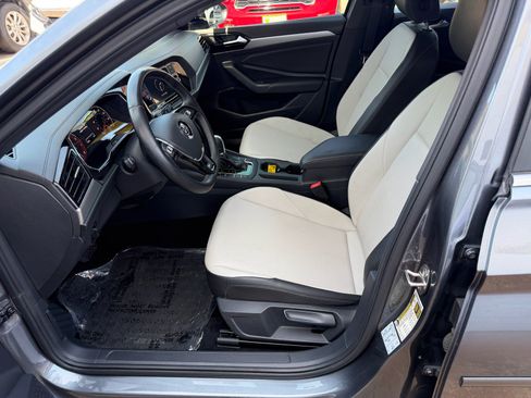 Used 2019 Volkswagen Jetta R-Line FWD image 17