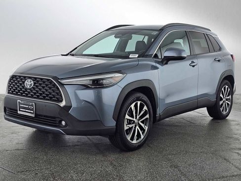 Used 2024 Toyota Corolla Cross XLE w/ Convenience Package image 14