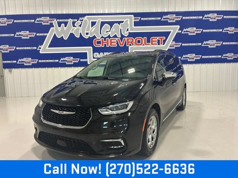 Used 2023 Chrysler Pacifica Limited FWD image 1
