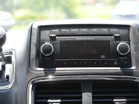 Used 2014 Dodge Grand Caravan SXT FWD image 21