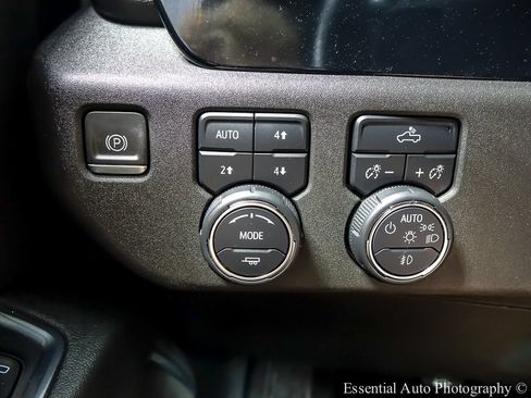 Used 2024 Chevrolet Silverado 1500 RST w/ Z71 Off-Road Package AWD/4WD image 17