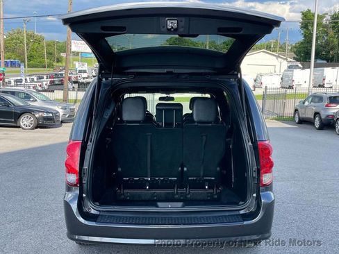 Used 2016 Dodge Grand Caravan SXT image 20