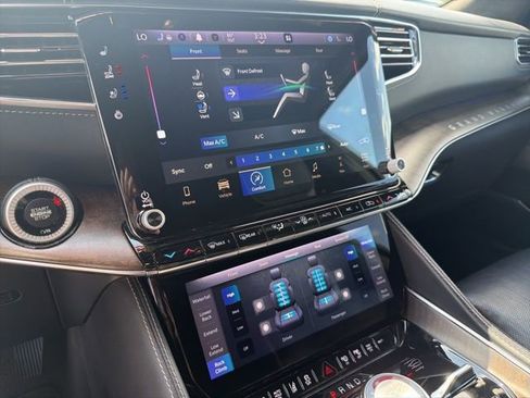 Used 2023 Jeep Grand Wagoneer Series II image 19