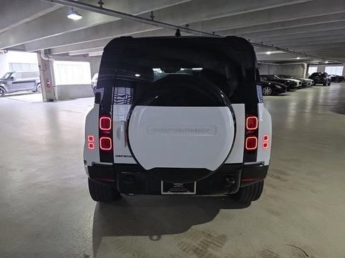 Used 2024 Land Rover Defender 110 X-Dynamic SE AWD/4WD image 4
