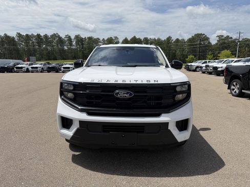 Used 2025 Ford Expedition Active AWD/4WD image 2