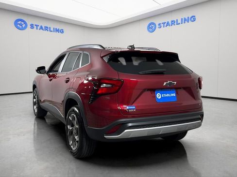 Used 2025 Chevrolet Trax LT w/ Driver Confidence Package image 6