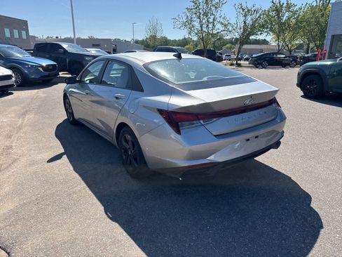 Used 2022 Hyundai Elantra SEL FWD image 7