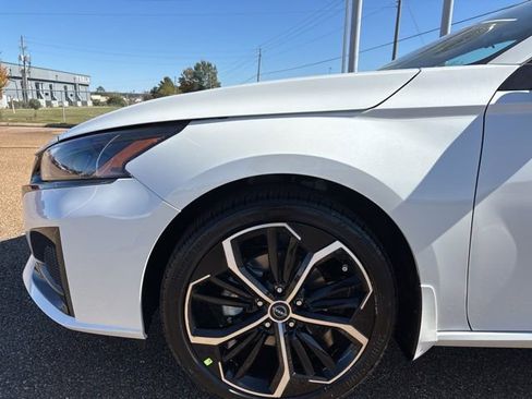 New 2025 Nissan Altima 2.5 SR w/ SR Premium Package image 7