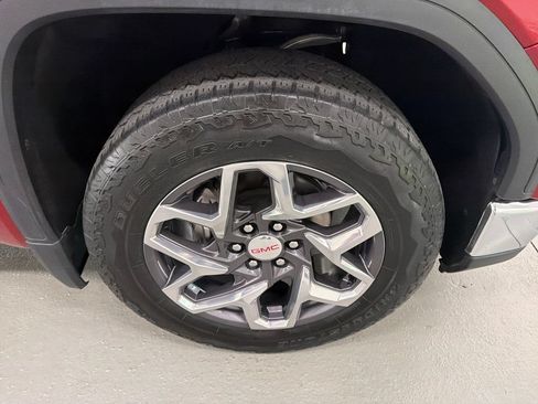 Used 2023 GMC Sierra 1500 SLT w/ SLT Premium Package AWD/4WD image 4