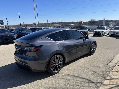 Used 2023 Tesla Model Y Performance image 3