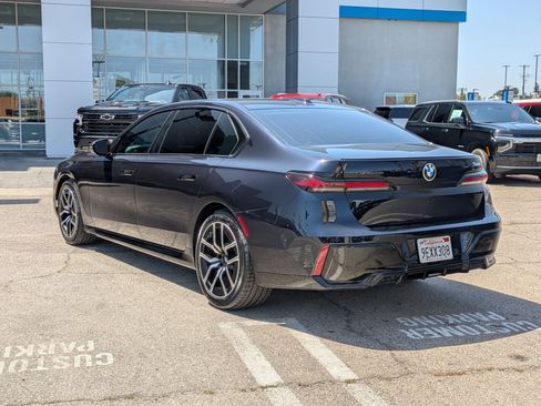 Used 2023 BMW 740i w/ Parking Assistance Package image 7